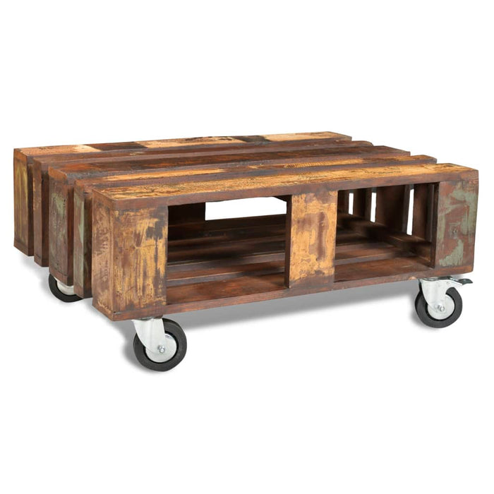 Coffee table with 4 castors of reclaimed wood